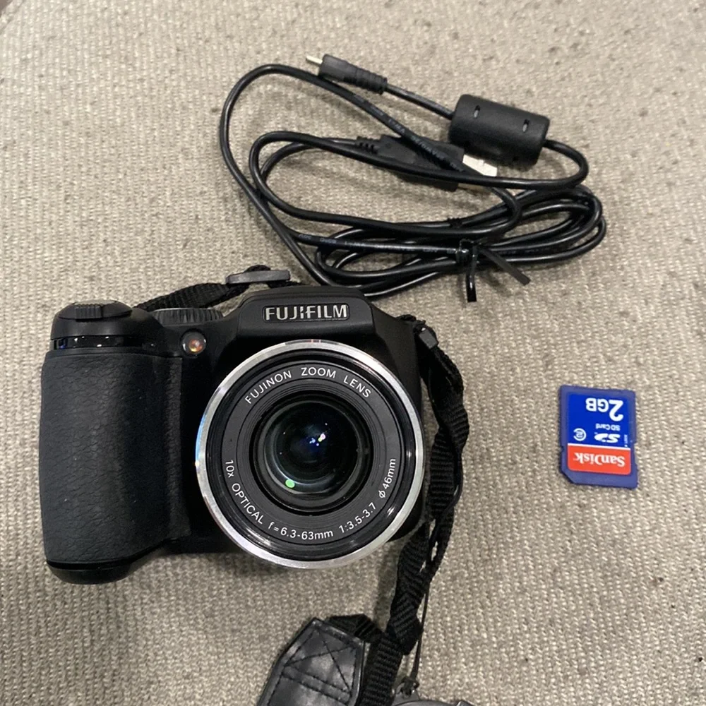 Fujifilm FinePix S Series S700 7.1MP Digital Camera - Black